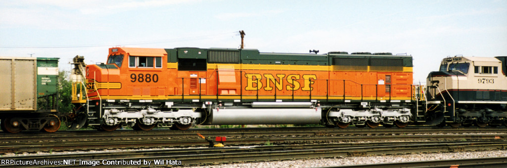 BNSF SD70MAC 9880